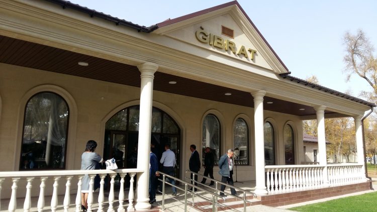 Тараздағы Қайрат Рысқұлбеков атындағы саябақ қайта жаңғыртылды