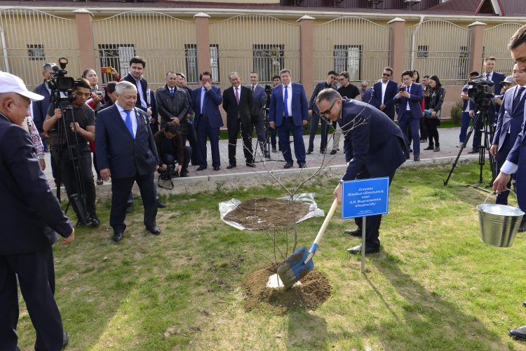 «Үшбұлақ» жағалауы тараздықтардың сүйікті демалыс орнына айналды