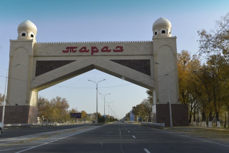 Жыр алыбы Жамбылдың ескерткіші Тараз төрінде