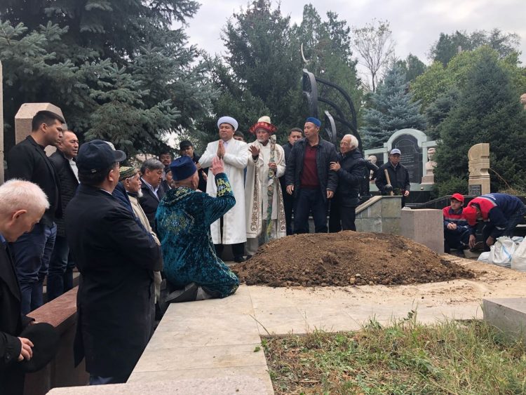 Алматыда Шерхан Мұртазамен қоштасу рәсімі өтіп жатыр