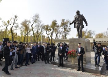 Тараздағы Қайрат Рысқұлбеков атындағы саябақ қайта жаңғыртылды