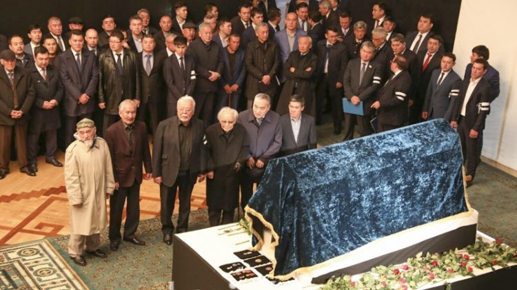 Алматыда Шерхан Мұртазамен қоштасу рәсімі өтіп жатыр