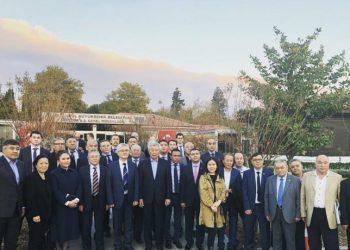 Дархан Кәлетаев пен Нұртай Әбіқаев Түркиядағы отандастарымызбен кездесті