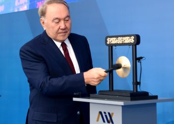 Қазақстан Президенті «Астана» халықаралық қаржы орталығының биржасындағы алғашқы сауда-саттықты бастау рәсіміне қатысты