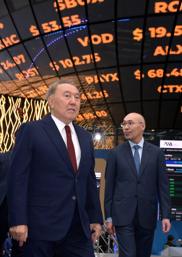 Қазақстан Президенті «Астана» халықаралық қаржы орталығының биржасындағы алғашқы сауда-саттықты бастау рәсіміне қатысты