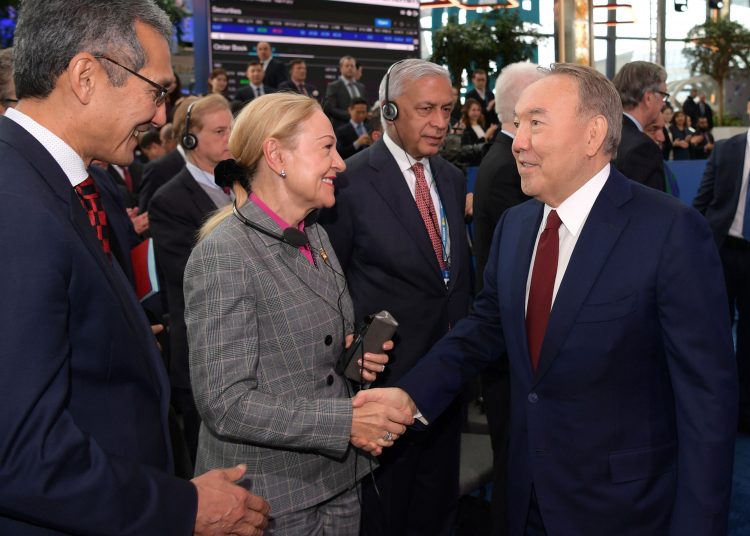 Қазақстан Президенті «Астана» халықаралық қаржы орталығының биржасындағы алғашқы сауда-саттықты бастау рәсіміне қатысты