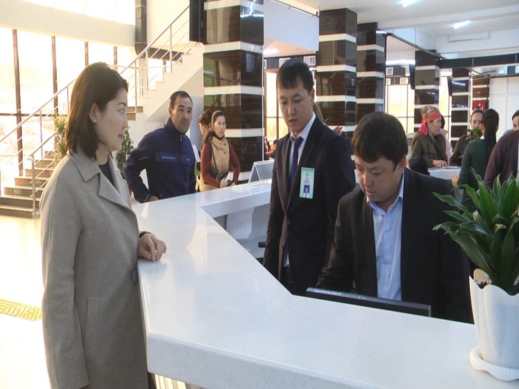 Өнер жұлдыздары сахнаны ХҚКО-на ауыстырды