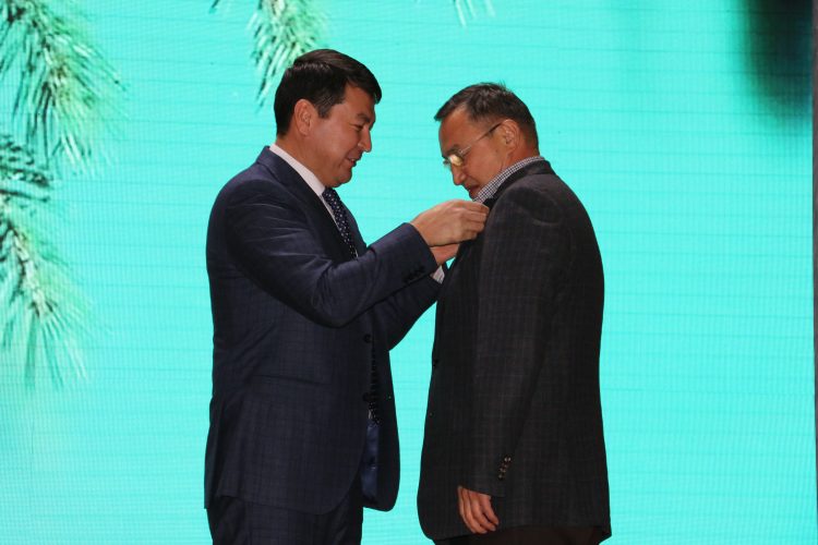 ЗАУЫТБЕК ТҰРЫСБЕКОВ АУДАН ЖҰРТШЫЛЫҒЫМЕН ЖҮЗДЕСТІ