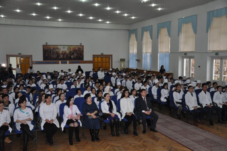 Елбасы курстастары «1 желтоқсан — Тұңғыш Президент күніне» орай ОҚМА студенттерімен жүздесті