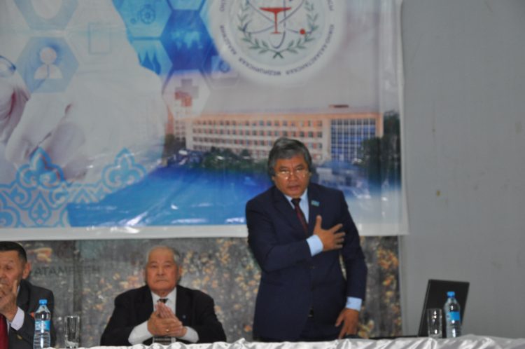 Елбасы курстастары «1 желтоқсан — Тұңғыш Президент күніне» орай ОҚМА студенттерімен жүздесті