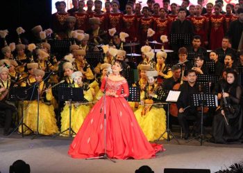 Сахна саңлақтары Саз колледжінің мерейтойын атап өтті