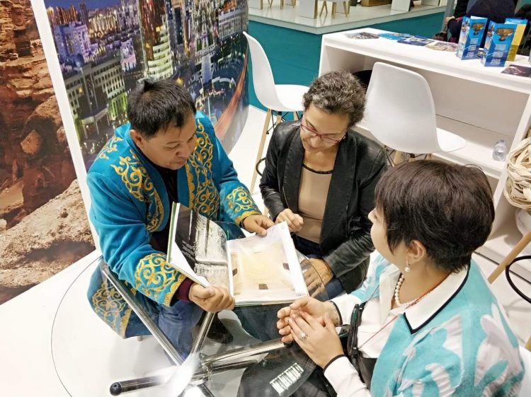 Грекиядағы көрмені 20 мыңнан аса шетелдік тамашалады