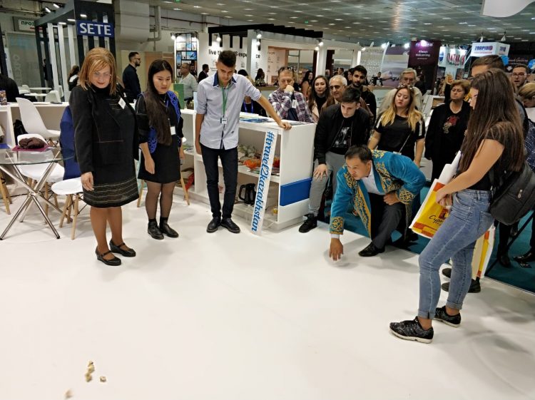 Грекиядағы көрмені 20 мыңнан аса шетелдік тамашалады