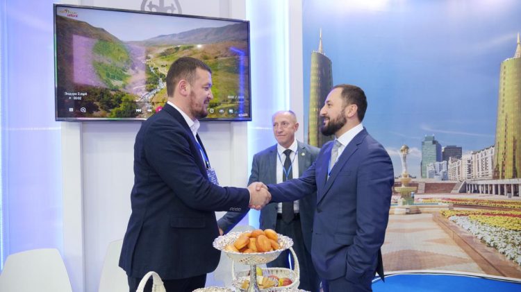 СОЧИДЕГІ ҚАЗАҚСТАН КӨРМЕСІН 5000-ҒА ЖУЫҚ  РЕСЕЙЛІК ТАМАШАЛАП ҮЛГЕРДІ