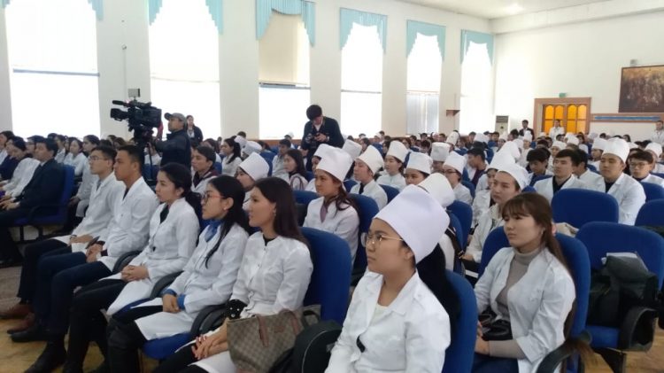 Елбасы курстастары «1 желтоқсан — Тұңғыш Президент күніне» орай ОҚМА студенттерімен жүздесті