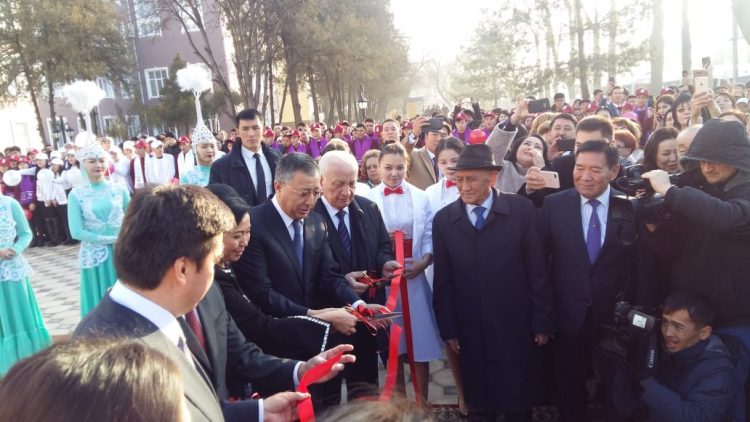 М.ӘУЕЗОВ АТЫНДАҒЫ ОҚМУ 75 ЖЫЛДЫҒЫН АТАП ӨТТІ