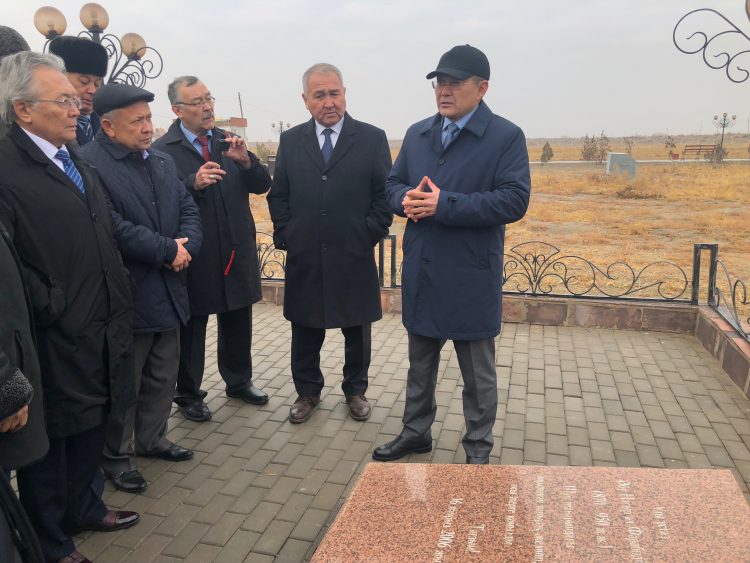 ФОТОРЕПОРТАЖ: «Отандастар» делегациясы Түркістан облысының киелі жерлерін аралауда