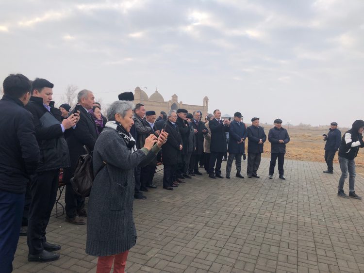 ФОТОРЕПОРТАЖ: «Отандастар» делегациясы Түркістан облысының киелі жерлерін аралауда