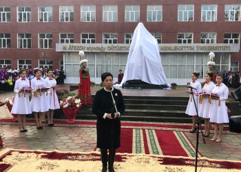 Академик С.Сүлейменовтың ескерткіші тұғырға қондырылды