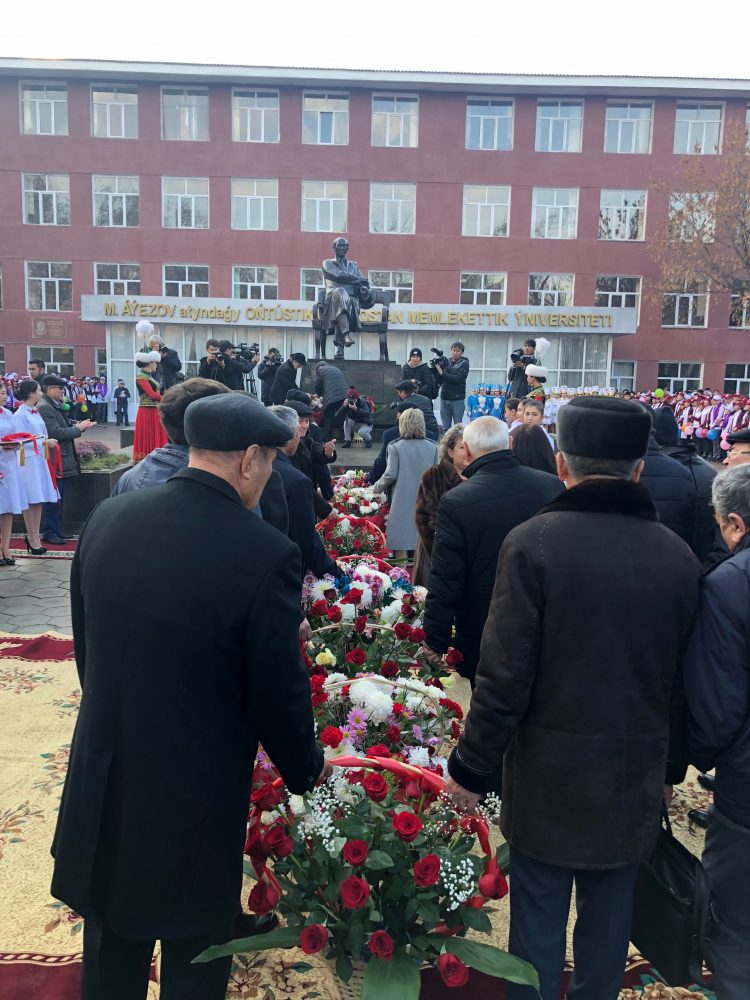 Академик С.Сүлейменовтың ескерткіші тұғырға қондырылды