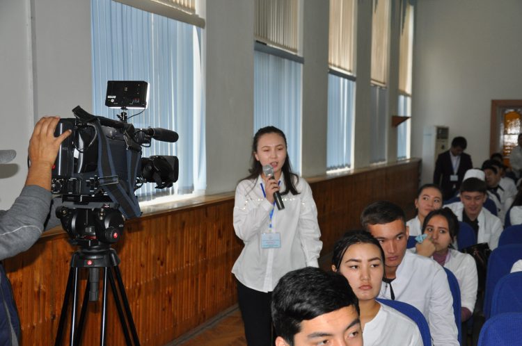 Елбасы курстастары «1 желтоқсан — Тұңғыш Президент күніне» орай ОҚМА студенттерімен жүздесті