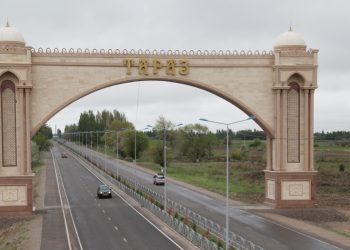 Жамбыл облысында кәсіпкер мұқтаж отбасыларға нанды тегін таратады