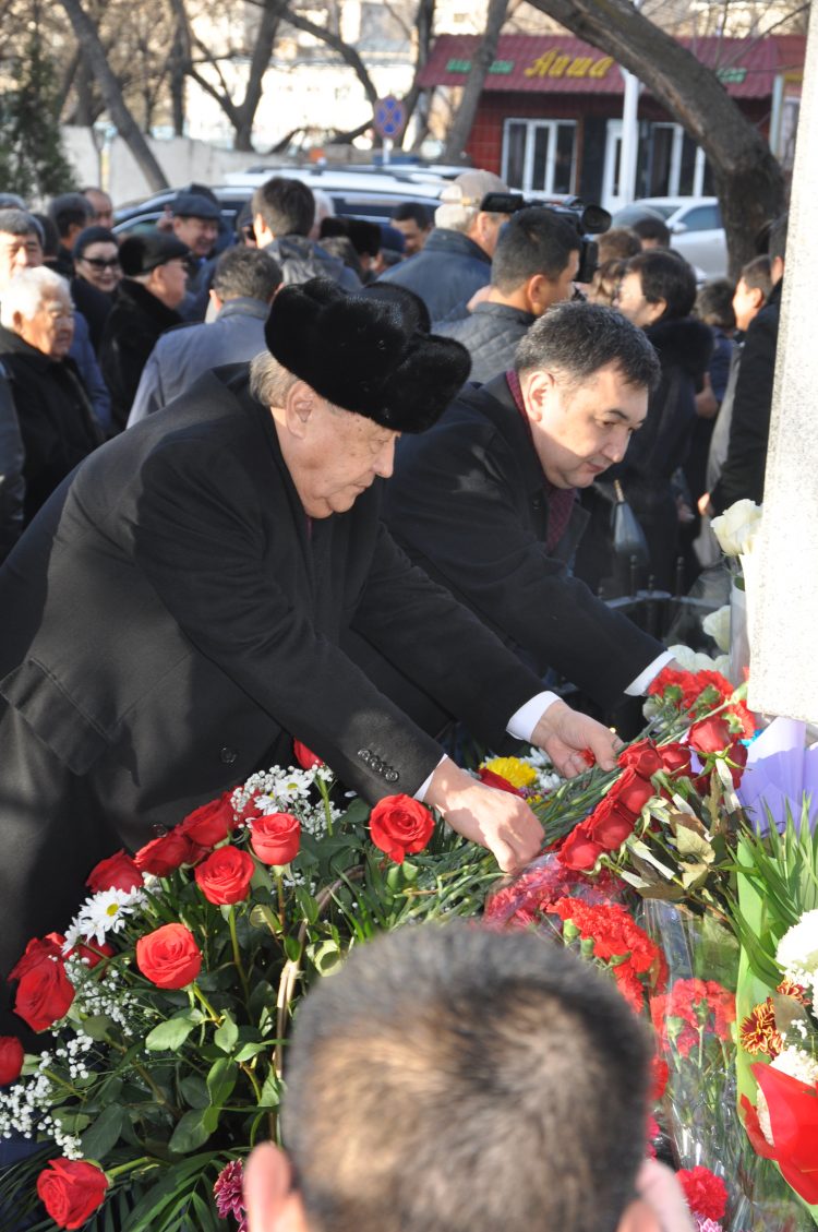 Жазушы Әбжапар Жылқышиевтың туғанына — 100 жыл!