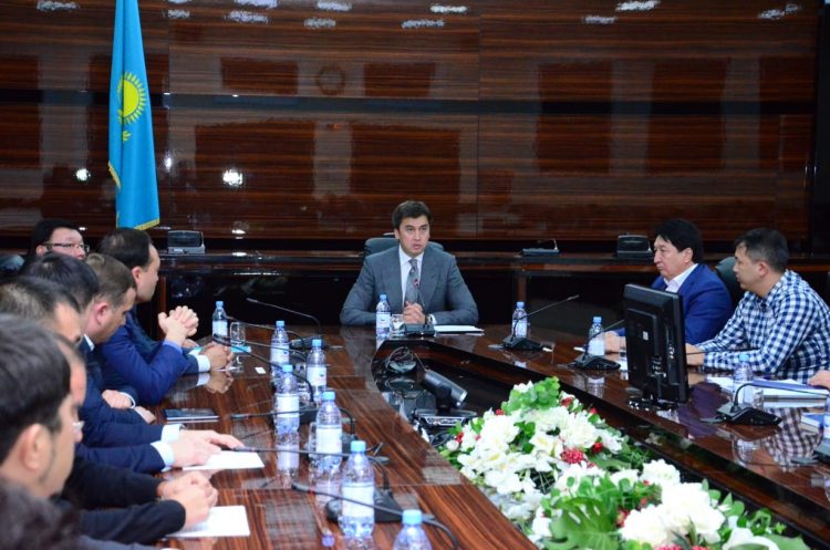 ШЫМКЕНТТЕ ЖАЛАҚЫ КЕЗЕҢ-КЕЗЕҢІМЕН КӨТЕРІЛЕДІ