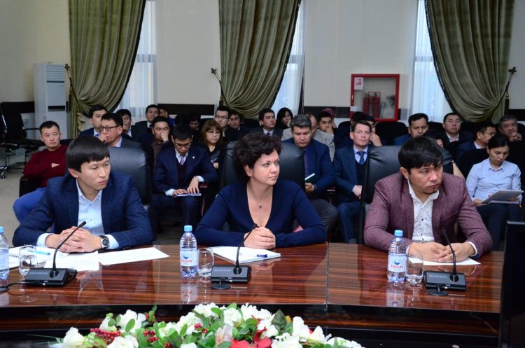 ШЫМКЕНТТЕ ЖАЛАҚЫ КЕЗЕҢ-КЕЗЕҢІМЕН КӨТЕРІЛЕДІ