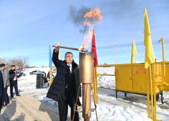 ТҮРКІСТАН: ТӨЛЕБИ АУДАНЫНДА ҮШ ЕЛДІ МЕКЕННІҢ ТҰРҒЫНДАРЫ КӨГІЛДІР ОТЫНМЕН ҚАМТЫЛДЫ