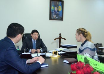 Қайрат Нұртай Журналистер Одағының Шымкент қаласындағы филиалының төрайымын қабылдады