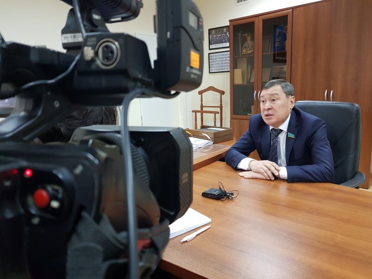 Сәкен Қаныбеков түркістандықтарды «Тәуелсіздік» мерекесімен құттықтады