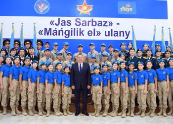 Елбасы «Жас сарбаз» балалар мен жасөспірімдер әскери-патриоттық қозғалысы» тәрбиеленушілерімен кездесті