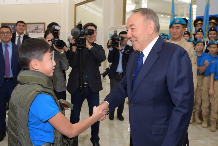 Елбасы «Жас сарбаз» балалар мен жасөспірімдер әскери-патриоттық қозғалысы» тәрбиеленушілерімен кездесті