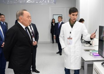 Елбасы «Назарбаев Университеті» дербес білім беру мекемесінің ғылыми-зерттеу кешеніне барды
