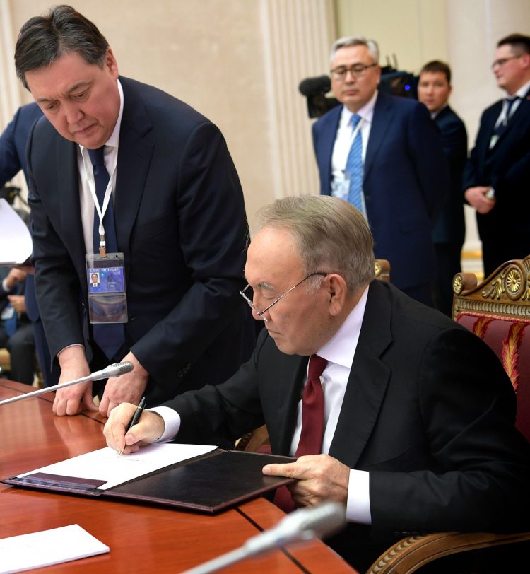 Нұрсұлтан Назарбаев Жоғары Еуразия экономикалық кеңесінің отырысына қатысты