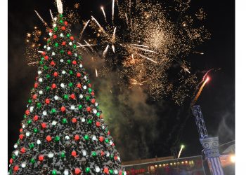 Мегаполистің басты шыршасының шамы жағылды