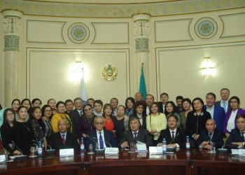 Олжас Сүлейменов халықаралық шарада Елбасының мақаласына пікір білдірді