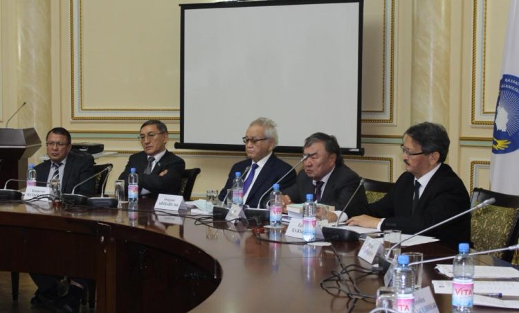 Олжас Сүлейменов халықаралық шарада Елбасының мақаласына пікір білдірді