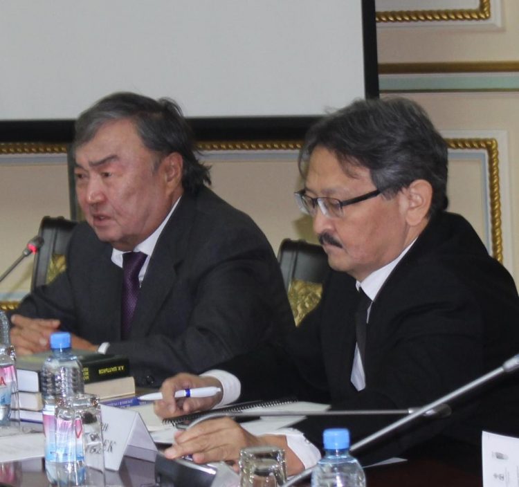 Олжас Сүлейменов халықаралық шарада Елбасының мақаласына пікір білдірді