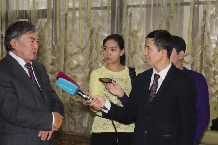 Олжас Сүлейменов халықаралық шарада Елбасының мақаласына пікір білдірді