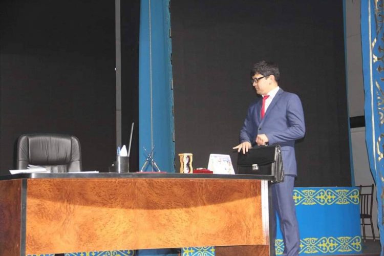 «ТЕМІРЛАН» ХАЛЫҚ ТЕАТРЫ «ӨЗЕКТІ ӨРТЕГЕН ӨКІНІШ» ҚОЙЫЛЫМЫН САХНАЛАДЫ