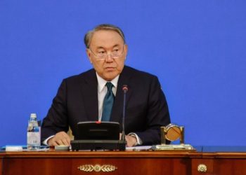 Назарбаев әуе кемелерін басып алуға қарсы күрес туралы заңдарға қол қойды