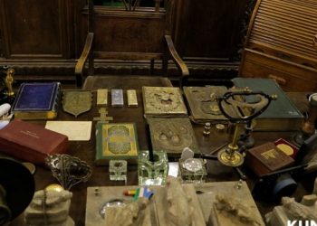 Алтын құйма, тиындар және кітаптар: Ташкент орталығында жаңа қазына табылды