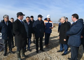 ОБЛЫС ӘКІМІ ТҮРКІСТАН ҚАЛАСЫНДА САЛЫНЫП ЖАТҚАН НЫСАНДАРДЫҢ ҚҰРЫЛЫС ЖҰМЫСТАРЫМЕН ТАНЫСТЫ