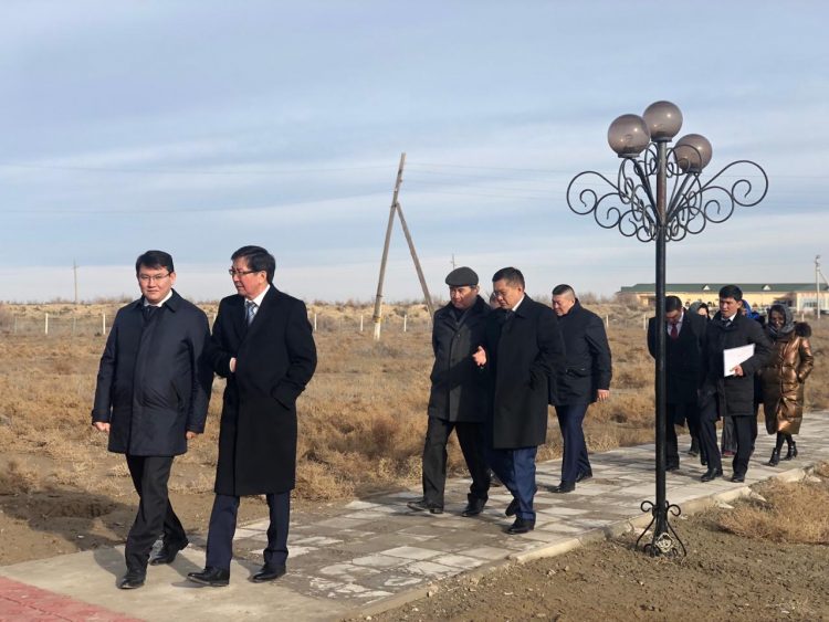 Мәжілісмендер Отырарда тарихи орындарды аралап жүр