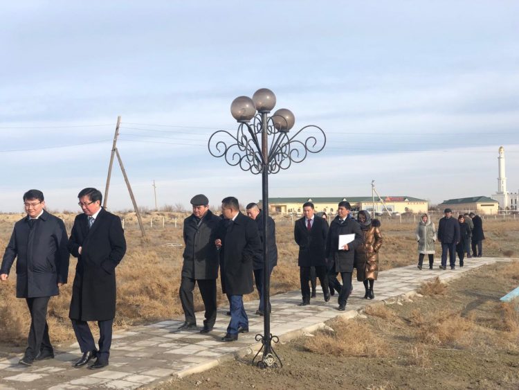 Мәжілісмендер Отырарда тарихи орындарды аралап жүр