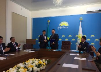 Шымкентте «Нұр Отан» партиясы Шымкент қалалық филалы екі бірдей меморандумға қол қойды