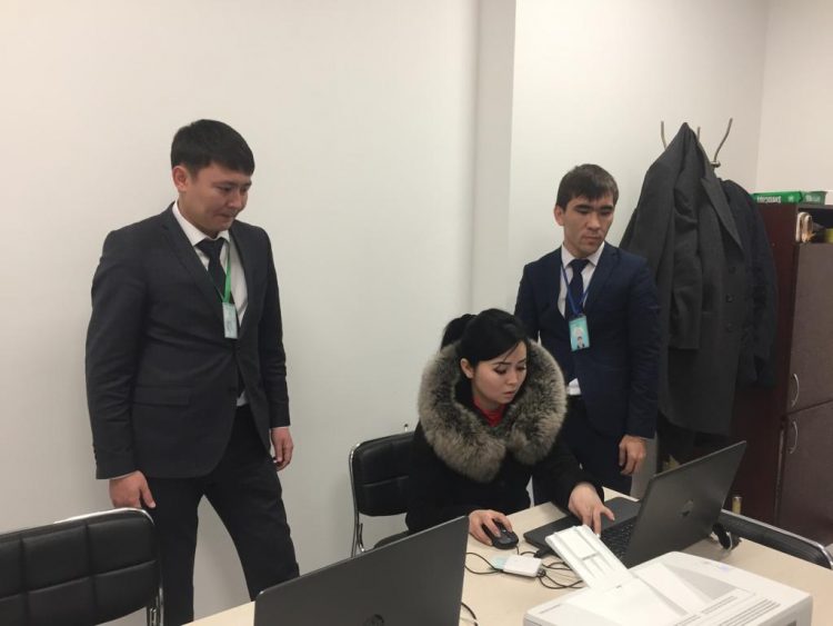 Сауда орындарында халыққа қызмет көрсету орталықтарының бұрышы ашылуда