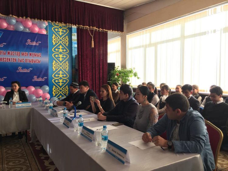 Отырар ауданының әкімі Ерлан Айтаxанов жалынды жастармен жүздесті